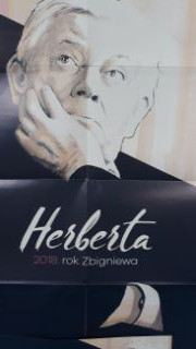 "Rok 2018: Rok Zbigniewa Herberta" i "100 Lecie Niepodległości" - prezentacja okolicznościowych plakatów w bibliotece szkolnej"