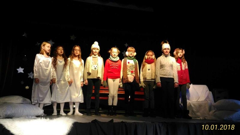 Debiut teatralny uczniów klas IV SP 11 zakończył się sukcesem! 