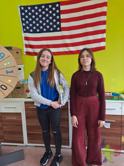 Uczennice Jedenastki: Dominika Lewczuk oraz Klaudia Kowalkowska, zakwalifikowały się do etapu wojewódzkiego olimpiady języka angielskiego Cambridge Challenge