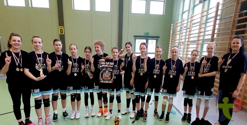 Koszykarki z SP 11 zdobywają ZŁOTO w XVII Ogólnopolskim Turnieju Koszykówki w Nidzicy 